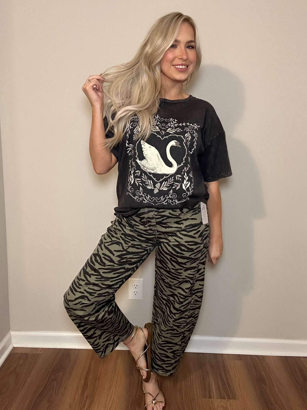 Swan Vintage-Wash Graphic Tee