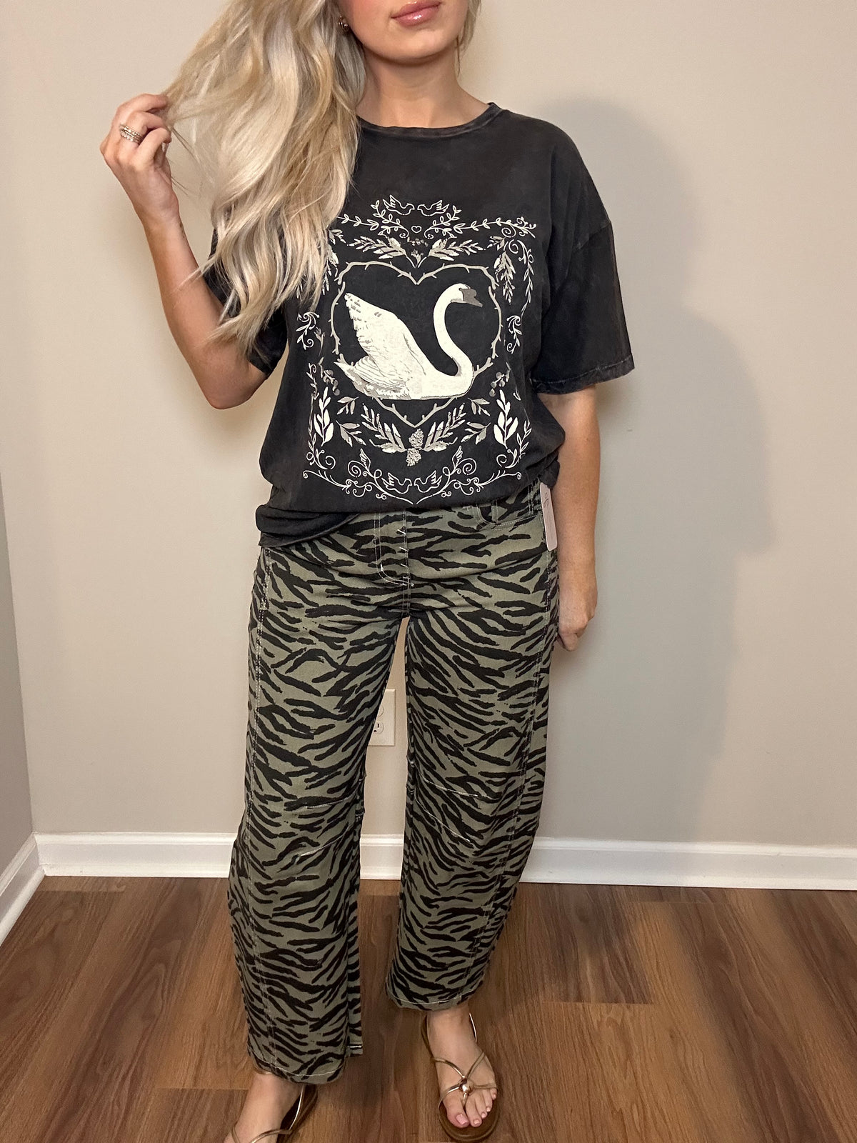 Swan Vintage-Wash Graphic Tee