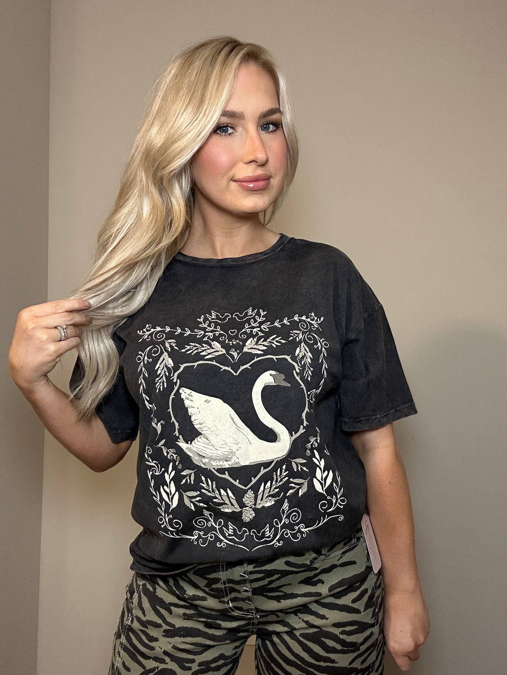 Swan Vintage-Wash Graphic Tee