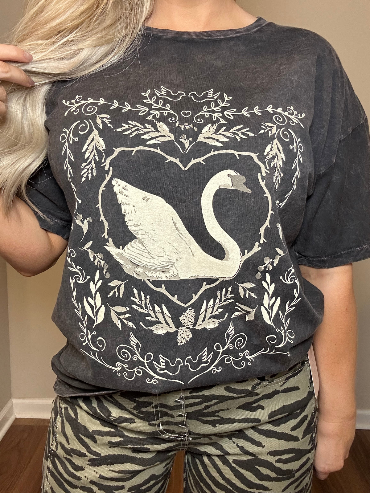 Swan Vintage-Wash Graphic Tee